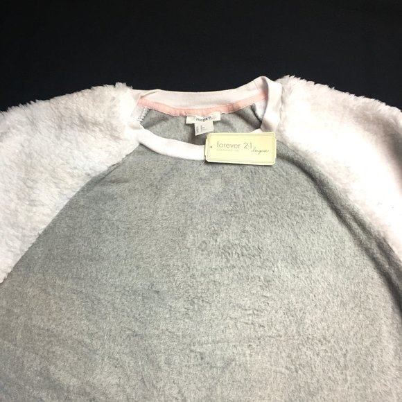 🌺3/$15🌺NWT For 21 Women's Panda Sleepwear Top. - Picture 3 of 7